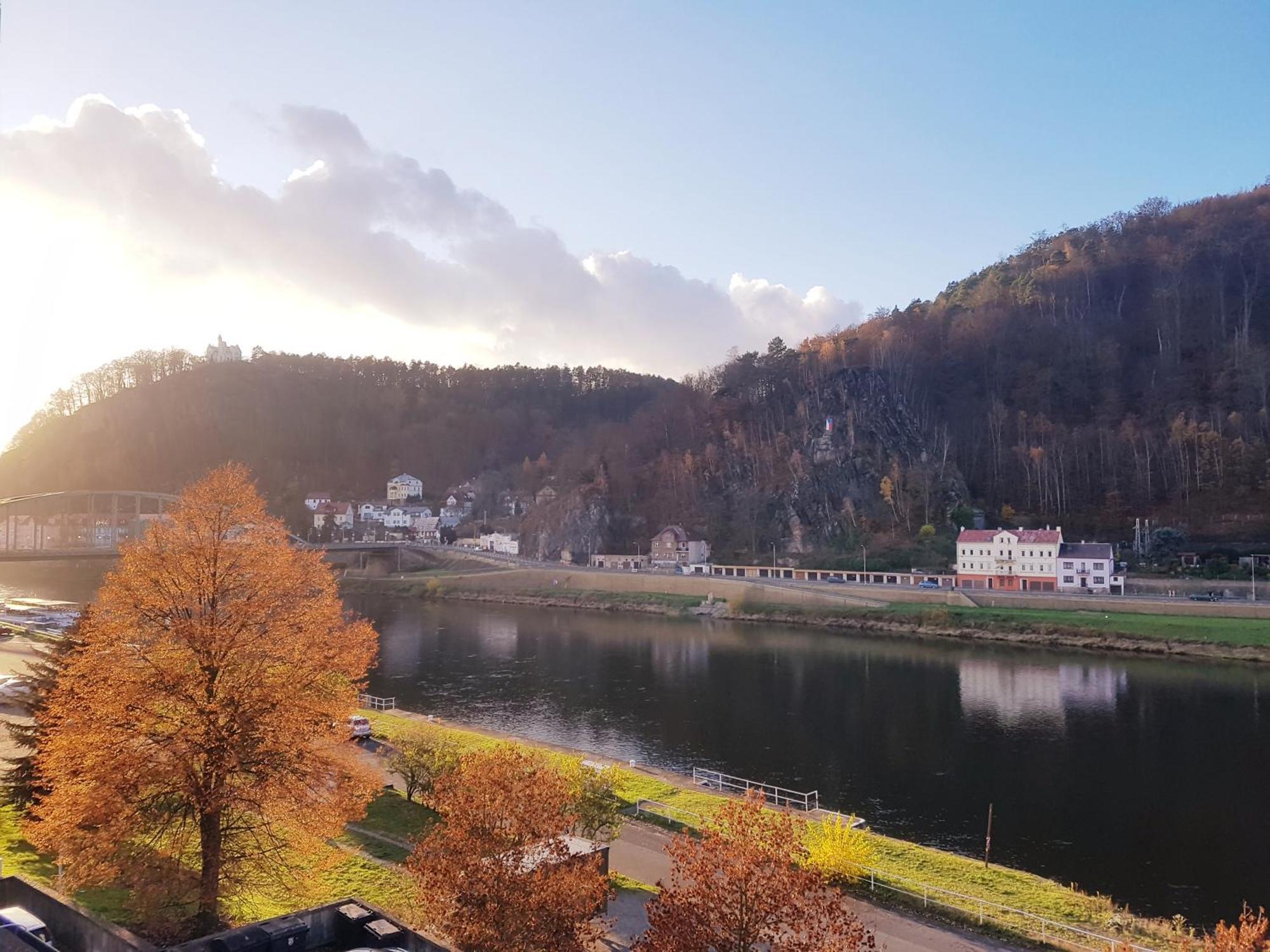 Utulny Apartman V Centru, S Krasnym Vyhledem Decin Luaran gambar